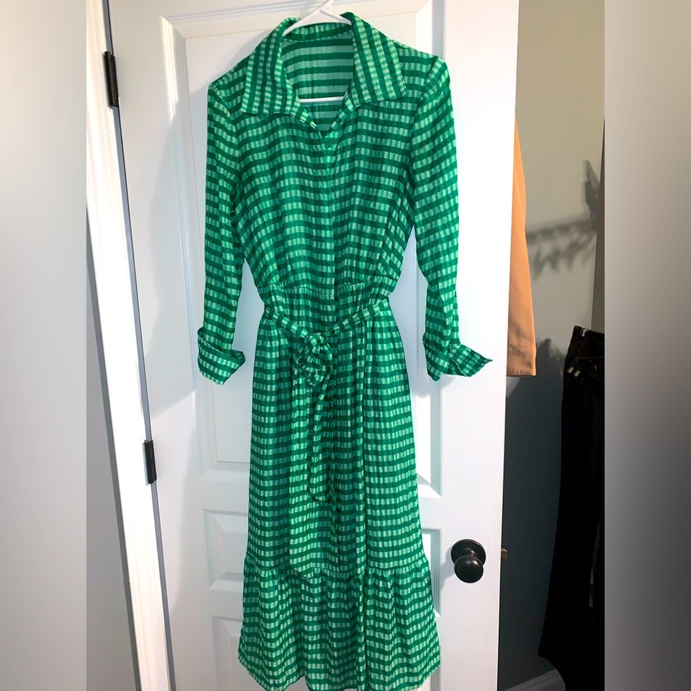 Women’s green dress. Perfect for work or a wedding.  Size 4